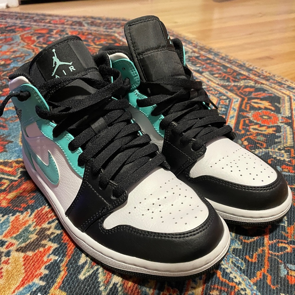 Nike Air Jordan ‘Tropical Twist’ Black and Teal Sneakers